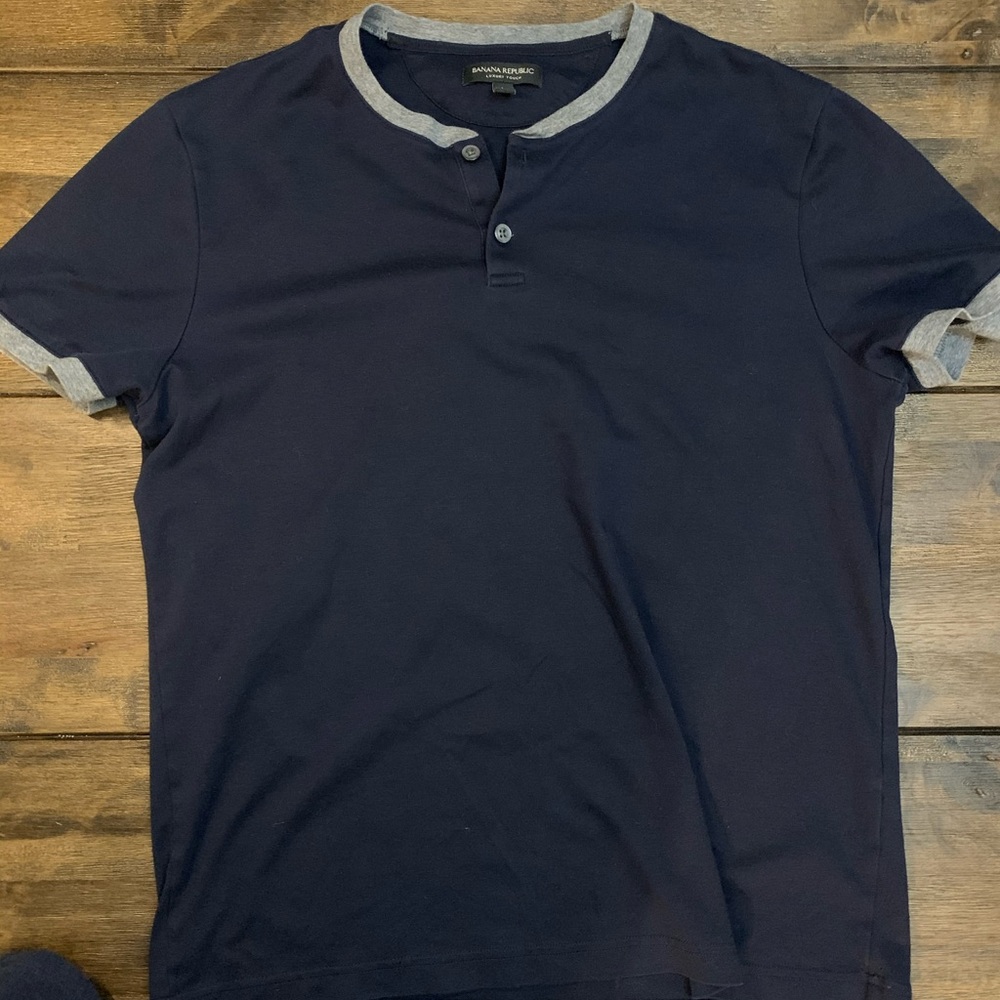 Banana republic t shirt with two buttons